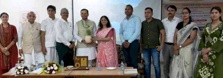 योग से साधें मन, निखारें व्यक्तित्वः डॉ. मिश्रा