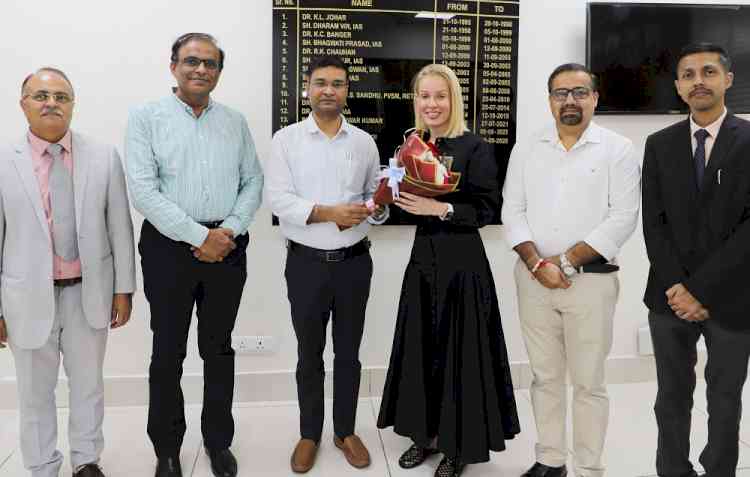 साइप्रस की सीएएसए कॉलेज प्रतिनिधि ने जीजेयू में किया विद्यार्थियों से संवाद