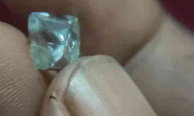 MP: Farmers strike 4.70-carat diamond worth Rs 15 lakh in Panna mine