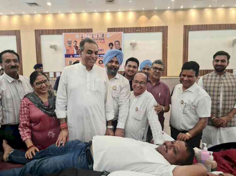 Seva Sankalp Abhiyan: Senior BJP Leader Sanjay Tandon Visits Multiple  Blood Donation Camps
