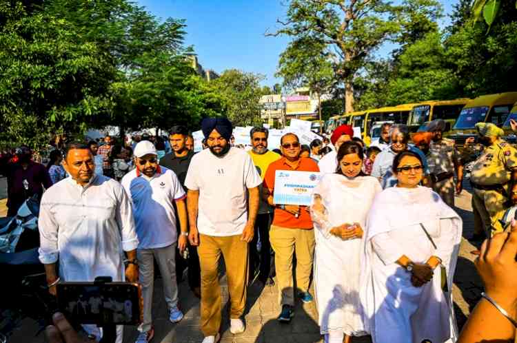 Over 1,000 join Vishwa Shanti Yatra in Amritsar to walk together for peace , unity and humanity
