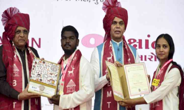 Gujarat: 667 students receive degrees as Birsa Munda Tribal University holds first convocation