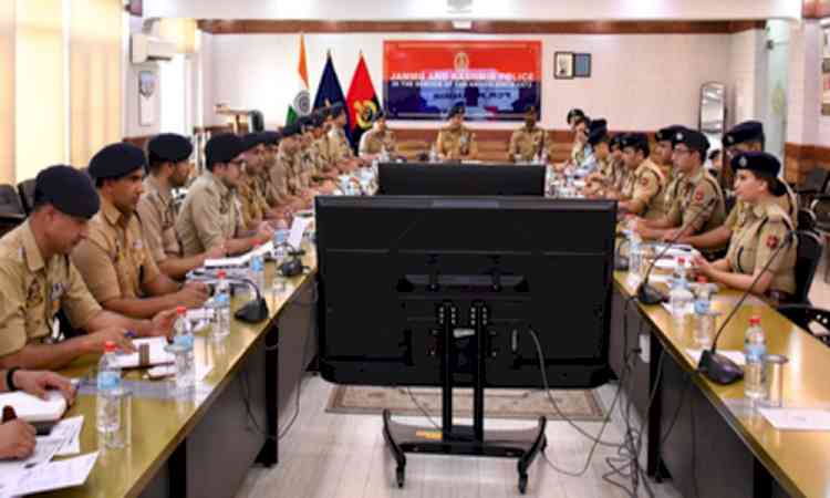IGP Kashmir chairs meeting to review security, traffic decongestion in Srinagar