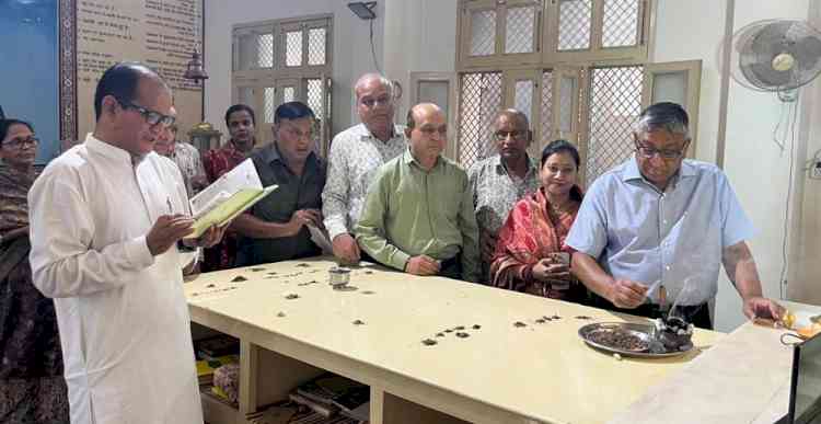 चंदन की धूप से महके जैन मंदिर, श्रद्धालुओं ने मनाई सुगंध दशमी