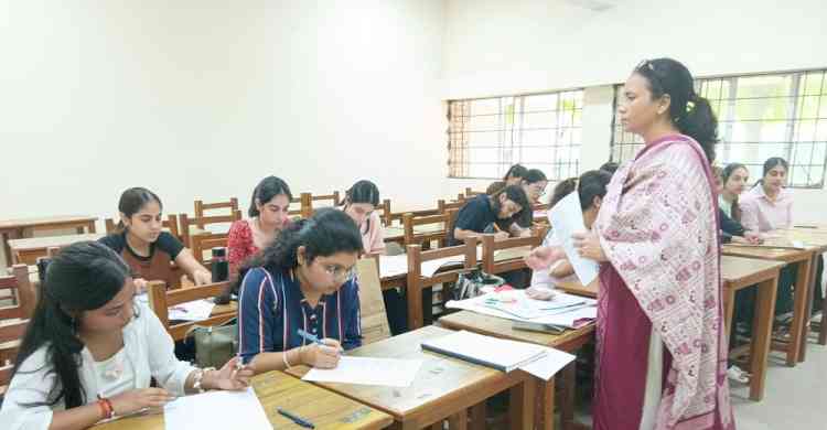 Hindi Word Knowledge Competition Held at Government Home Science College as Part of Hindi Fortnight