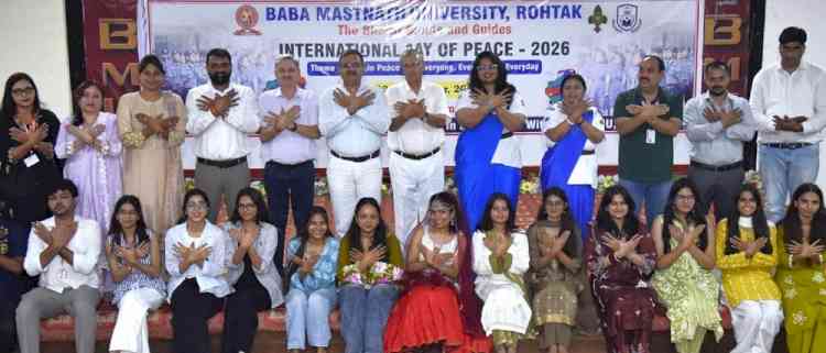 विश्व शांति का संदेश लेकर आगे आएं युवाः कुलपति प्रो. बी.एम. यादव