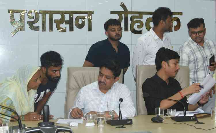 समाधान शिविर में अधिकारी सकारात्मक रवैये से करें समस्याओं का समयबद्ध निपटाराः डीसी सतबीर सिंह