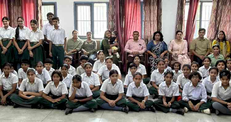सांकेतिक भाषा सीख विद्यार्थियों ने समझा समावेश का महत्व