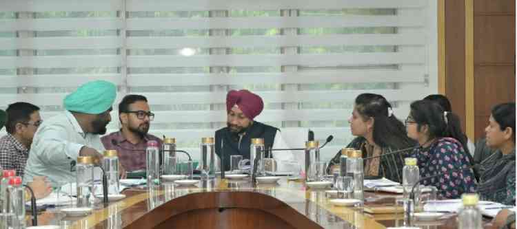 Vice Chairman of National Commission for Safai Karamcharis Hardeep Gill conducts review meeting; appreciates civic body's decision to implement term insurance for Safai Karamcharis