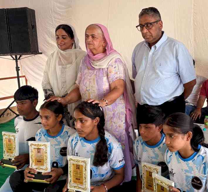 खरावड़ में युवाओं को मिली सेहत और पढ़ाई की सौगात, नवनिर्मित जिम व लाइब्रेरी का उद्घाटन