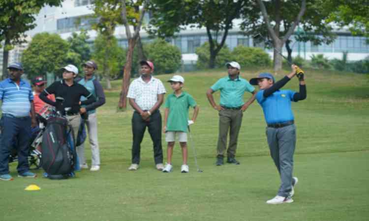 NCR Cup Golf: Gadre holds 36-hole lead, Gauri surges ahead on Day 2