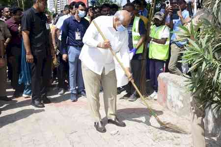 Gujarat CM joins cleanliness drive in Ahmedabad, interacts with school students