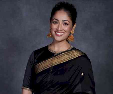Yami Gautam celebrates family legacy of handloom craftsmanship in black Maheshwari saree