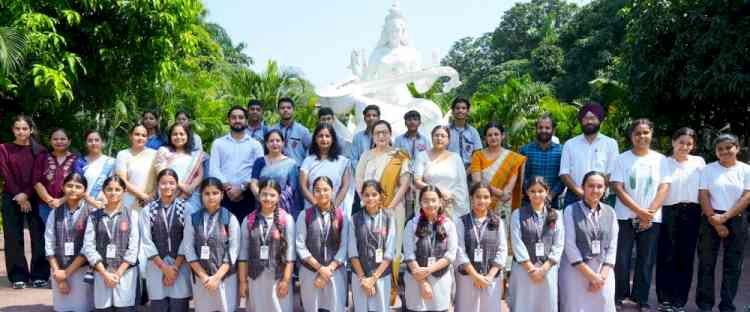 KMV Organizes Hands-on Experiential Learning Workshop for the School Students