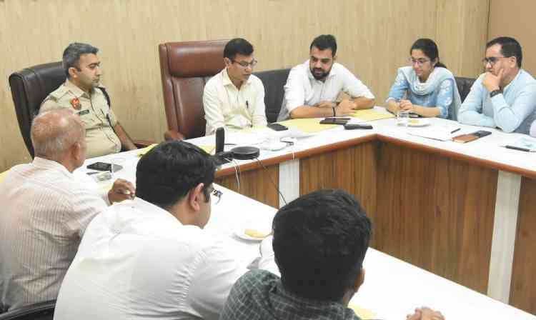 पराली जली तो होगी एफआईआर, लाल एंट्री से रुकेगा योजनाओं का लाभ