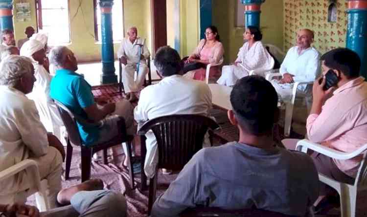 पराली जलाई तो मिट्टी भी जलेगी, प्रदूषण भी बढ़ेगाः डीसी सतबीर सिंह