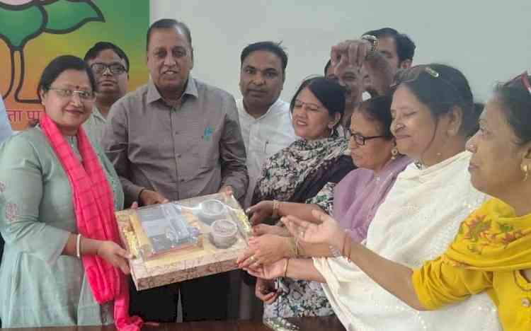 भाजपा महिला जिलाध्यक्ष ने जन्मदिन पर पौधे लगाकर दिया पर्यावरण संरक्षण का संदेश