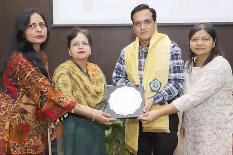 पीओएसएच एक्ट पर विद्यार्थियों को किया जागरूक