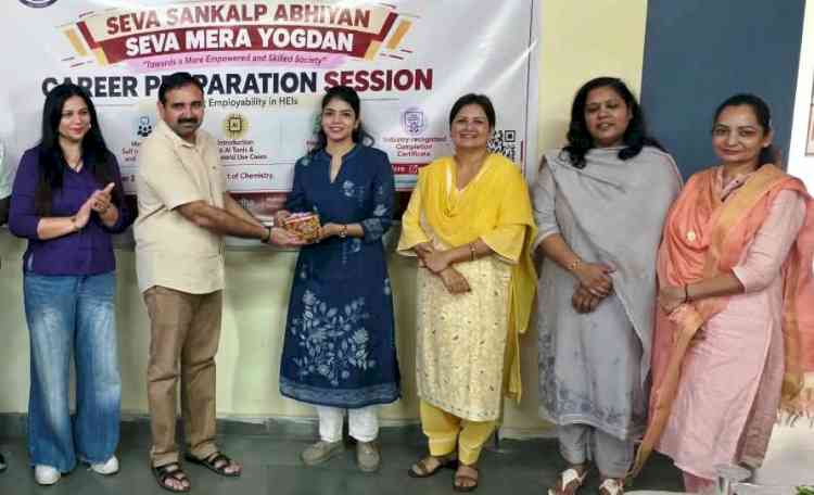 एआई से करियर संवारने के तरीके सीखे विद्यार्थियों ने