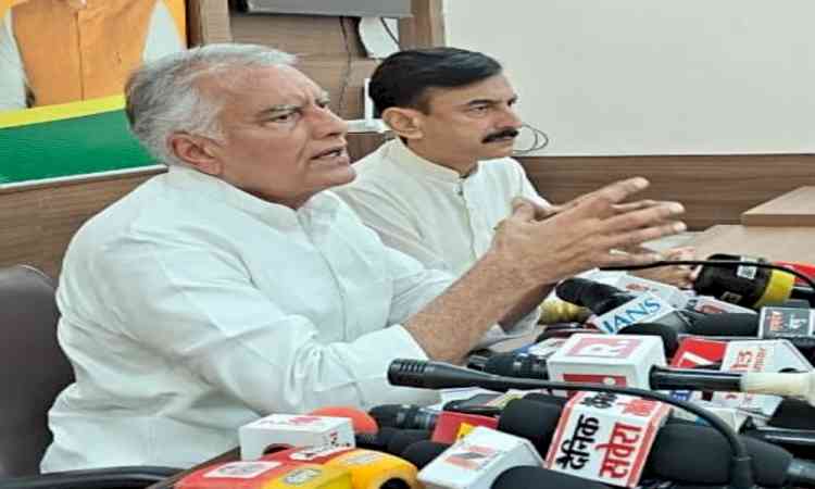 Sunil Jakhar accuses Punjab govt of taking credit for Centre schemes