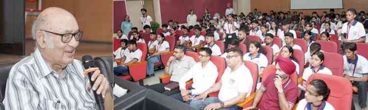 दोआबा कालेज में आज के बारे में युवाओं की सोच पर चर्चा आयोजित