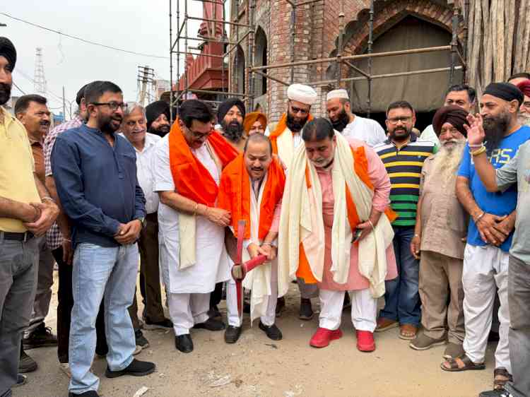 MLAs Bagga, Prashar and Sr Dy Mayor Prashar launch major project to reconstruct Shahpur road and Gurdwara Sri Kalgidhar Sahib road
