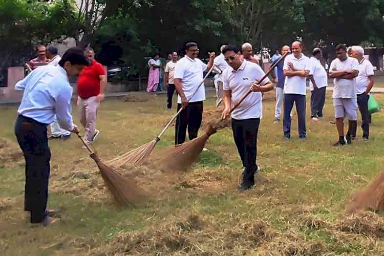 एमडीयूः मयंक पार्क में गूंजा स्वच्छता का संकल्प