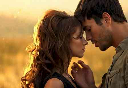 Enrique Iglesias’ ‘Hero’ turns 25, celebrates moment with music video 