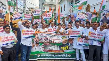 Patna stir turns tense as police use water cannons, lathi-charge protestors