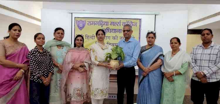 Ramgarhia Girls College Hosts Dr. Mukesh Kumar Arora for Special Lecture on the Present and Future of Hindi