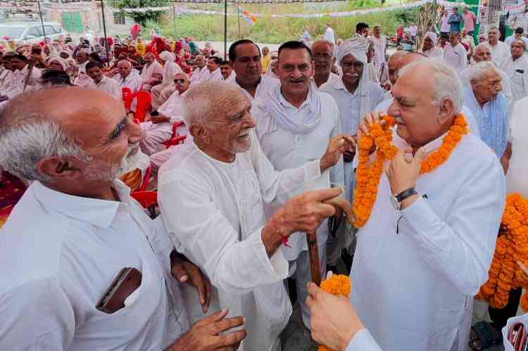 वोट चोरी के आरोपों पर कांग्रेस सड़कों पर, वोट चोर, गद्दी छोड़ के नारों के बीच मुख्य चुनाव आयुक्त के इस्तीफे की मांग