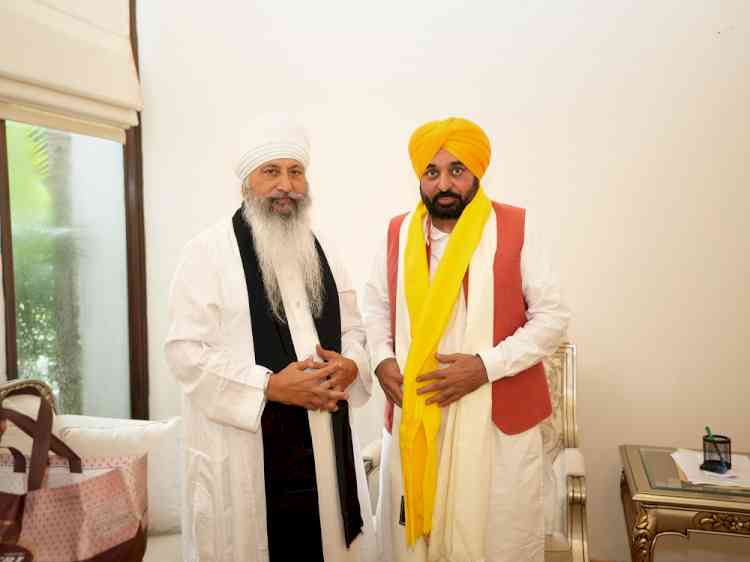 Head Of Nanaksar Sect Hails CM Bhagwant Singh Mann For Passing Historic ‘Jaagat Jot Sri Guru Granth Sahib Satkar (Amendment) Act, 2026’