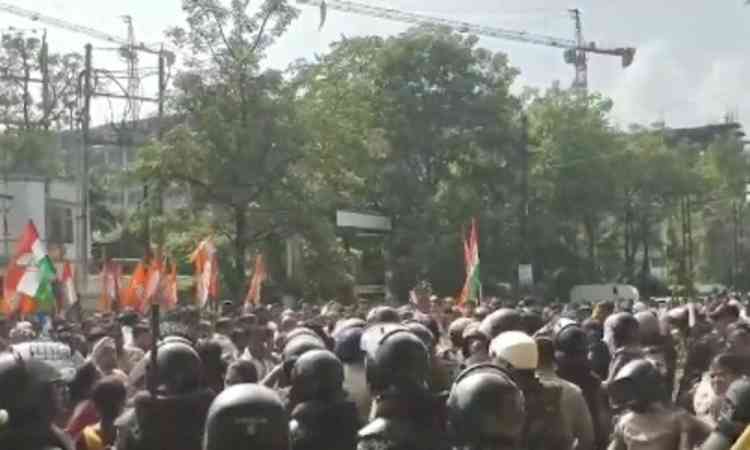 Youth Congress activists protest outside Jabalpur SP office over rising crime