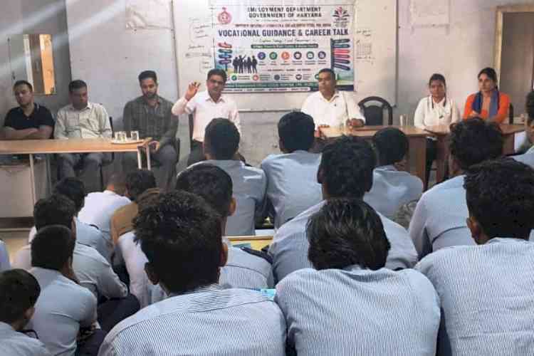 आईटीआई छात्रों को उद्यमिता, स्वरोजगार की राह दिखाई