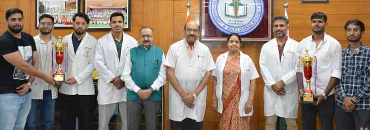 पल्स 2026 में यूएचएसआर का जलवा, फुटसाल में जीते दो पदक