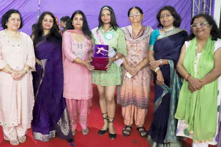 जीजेयू में नवप्रवेशित छात्राओं का अभिनंदन, वल्लभी बनीं मिस फ्रेशर्स