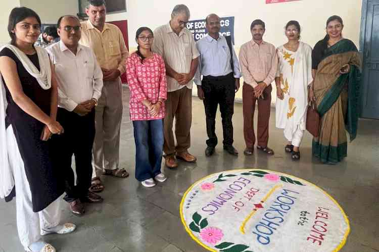 स्टाटा कार्यशाला में डेटा विश्लेषण और अर्थमितीय विधियों के व्यावहारिक प्रशिक्षण पर जोर