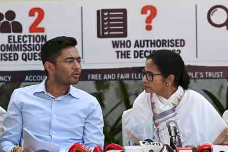 Mamata Banerjee accuses BJP of 'hooliganism' outside her Kolkata residence