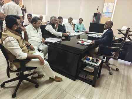Karnataka CM meets CEO, seek action over alleged bid to delete voters through pre-filled Form 7