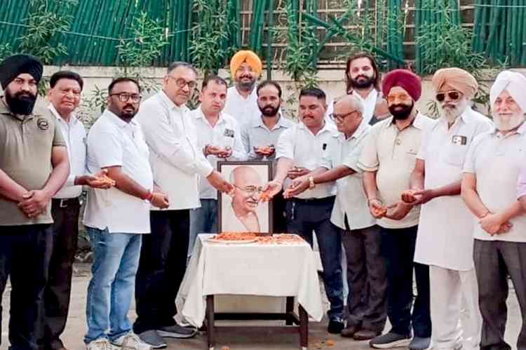 Congress pays tribute to Mahatma Gandhi on his birth anniversary