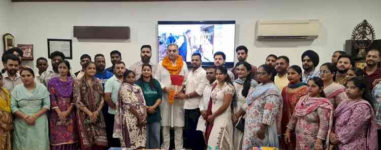 PU's MTS delegation meets Tandon, thanks him for taking up MTS employees' salary issue