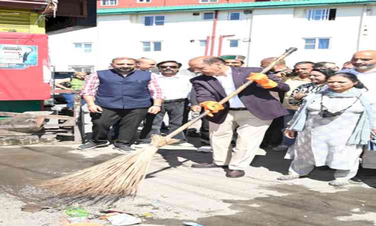 Himachal: Jai Ram Thakur pays tribute to Gandhi, Shastri
