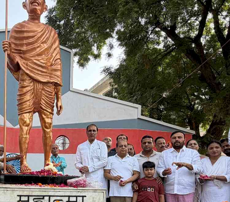 गांधी जयंती पर भाजपाइयों ने बापू को किया नमन