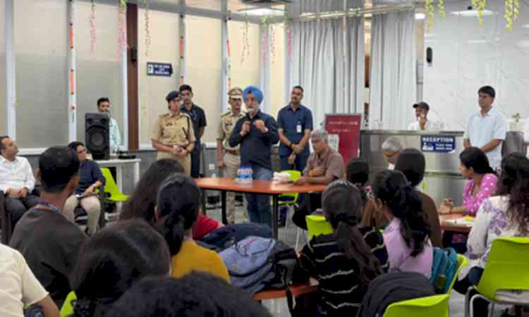 Delhi L-G TS Sandhu discusses women safety issues with AIIMS students