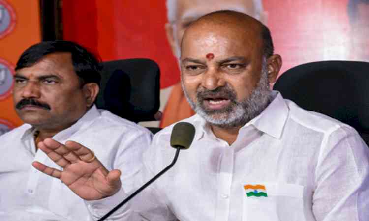 MoS Bandi Sanjay slams Rahul Gandhi for not praising Smit Machchhar