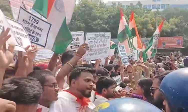 Bihar: SI recruitment protest turns tense as candidates clash with police