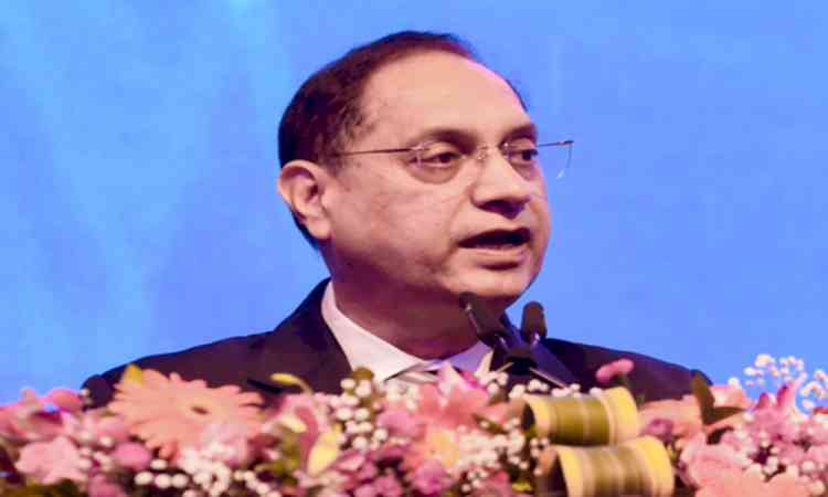 SEBI Chairman cautions investors, traders on 'finfluencers' as capital market industry deepens