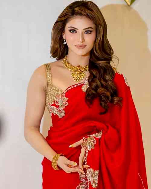 Urvashi Rautela Adds Bollywood Glamour to India-Pakistan Asian Games Final 