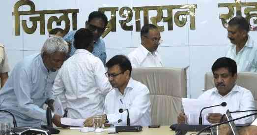 डीसी ने समाधान शिविरों में शिकायतों के त्वरित निपटारे के निर्देश दिए