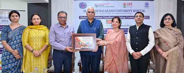 सिर्फ ज्ञानदाता नहीं, अकादमिक लीडर बनें शिक्षकः कुलपति प्रो पूनियाँ